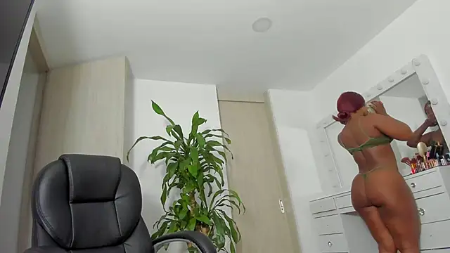 Snapshot of charlotte_tiller chatting on 10/10/25, 06:03 charlotte tiller online show from 10/10/25, 06:03