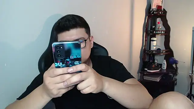 Snapshot of Plug_Control chatting on 02/12/26, 06:29 Plug Control online show from 02/12/26, 06:29