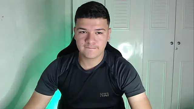 Plug Control online show from 09/23/25, 02:35