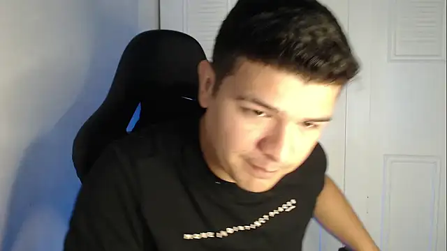 Plug Control online show from 09/15/25, 02:17