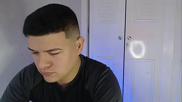 Plug Control online show from 10/11/25, 04:30