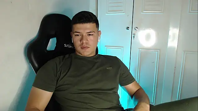 Plug Control online show from 09/25/25, 04:29