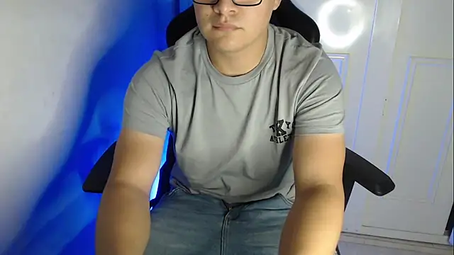 Plug Control online show from 09/19/25, 05:22