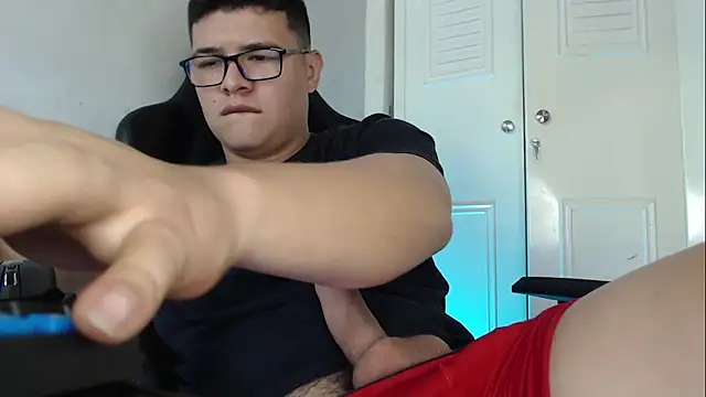 Plug Control online show from 09/25/25, 04:35