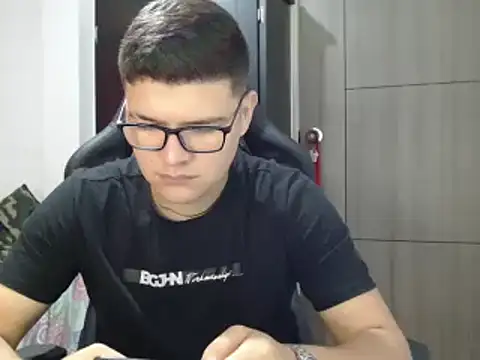 Plug Control online show from 03/06/25, 03:02