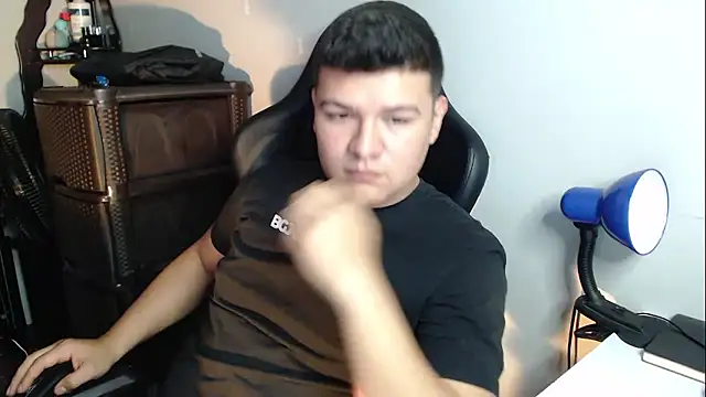 Snapshot of Plug_Control chatting on 01/14/26, 12:14 Plug Control online show from 01/14/26, 12:14