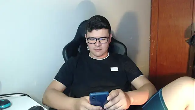 Plug Control online show from 12/18/25, 05:28