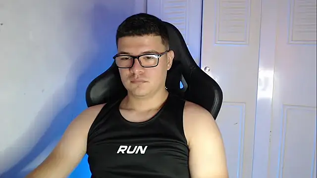 Plug Control online show from 09/24/25, 04:24