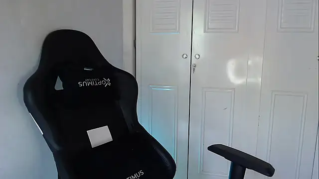 Plug Control online show from 09/26/25, 05:20