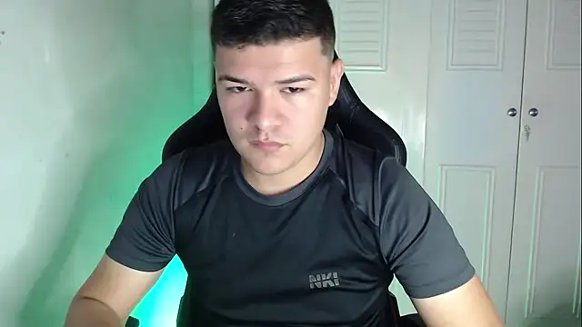 Plug Control online show from 09/22/25, 03:18