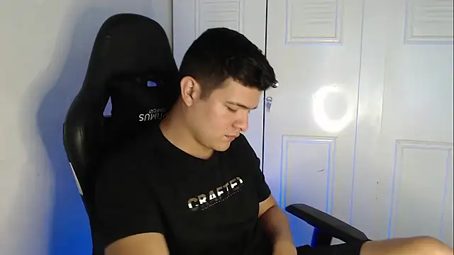 Plug Control online show from 09/18/25, 05:16