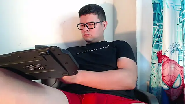 Plug Control online show from 10/25/25, 01:45