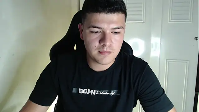 Plug Control online show from 09/24/25, 04:19