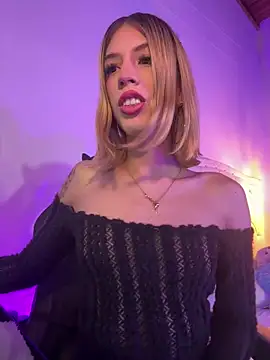 Snapshot of Courtney_gonet chatting on 03/17/25, 07:57 Courtney gonet online show from 03/17/25, 07:57