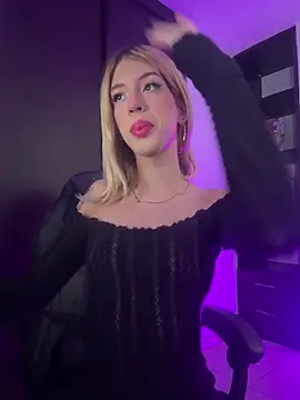 Snapshot of Courtney_gonet chatting on 11/03/25, 12:42 Courtney gonet online show from 11/03/25, 12:42