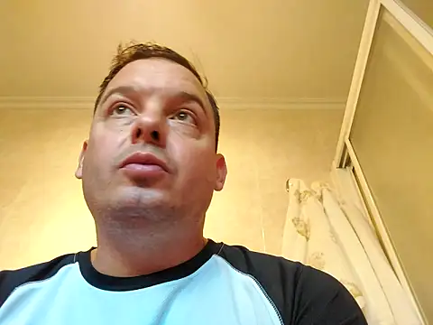 Jose HotLatino online show from 10/27/25, 11:00