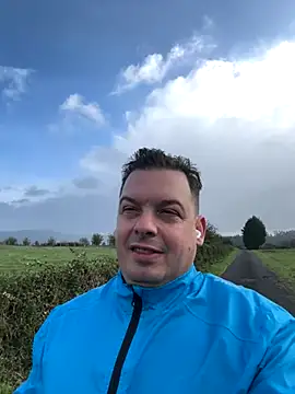 Jose HotLatino online show from 10/22/25, 09:42