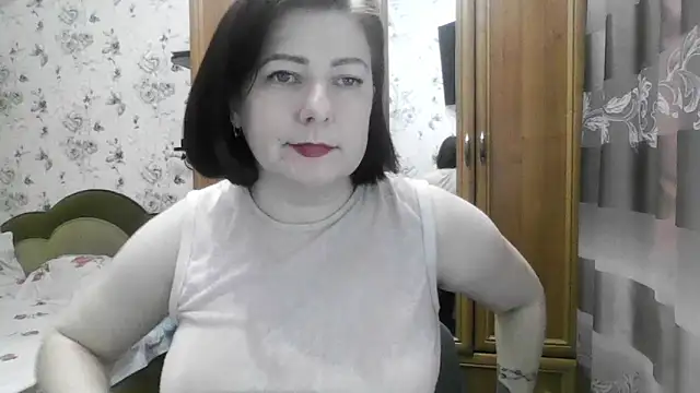 SophieNightAh online show from 11/19/25, 05:57