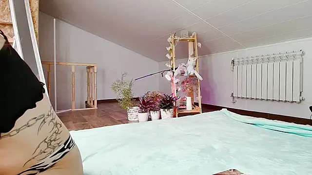 Snapshot of Meowroslava chatting on 11/19/25, 10:04 Meowroslava online show from 11/19/25, 10:04