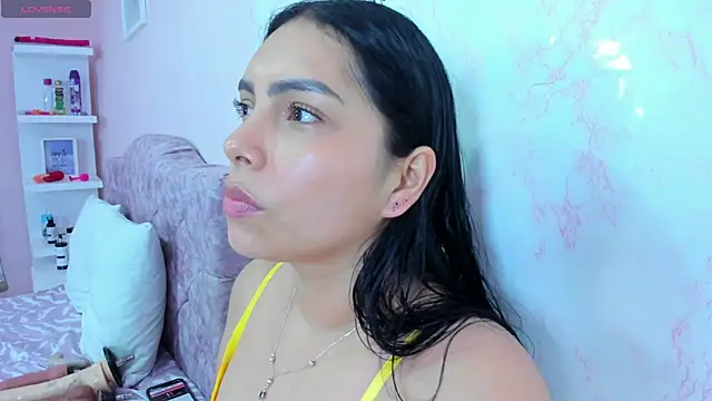 Snapshot of evelinn_belen chatting on 04/22/26, 01:51 evelinn belen online show from 04/22/26, 01:51