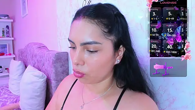 Snapshot of evelinn_belen chatting on 04/29/26, 11:58 evelinn belen online show from 04/29/26, 11:58