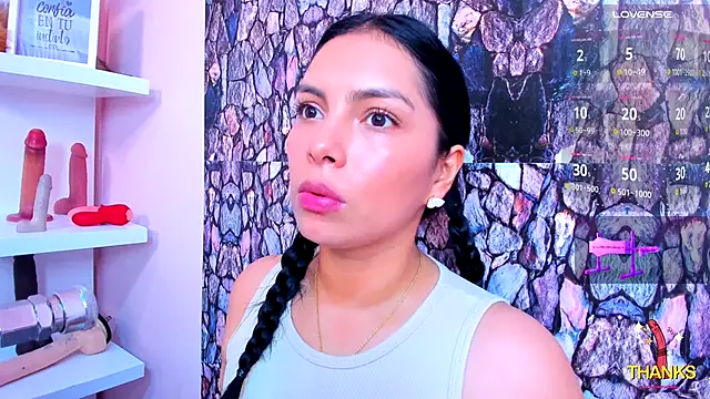 evelinn belen online show from 11/12/25, 01:15