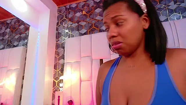 lia mariana online show from 10/12/25, 09:49