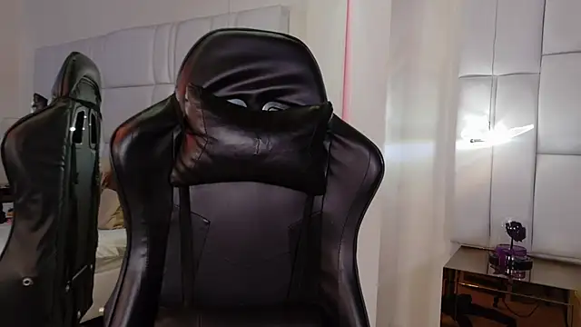 lia mariana online show from 09/25/25, 03:29