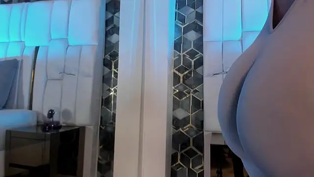 lia mariana online show from 04/05/26, 05:36