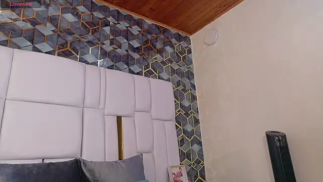 lia mariana online show from 11/23/25, 09:47