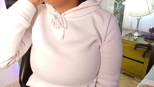 lia mariana online show from 10/25/25, 01:23