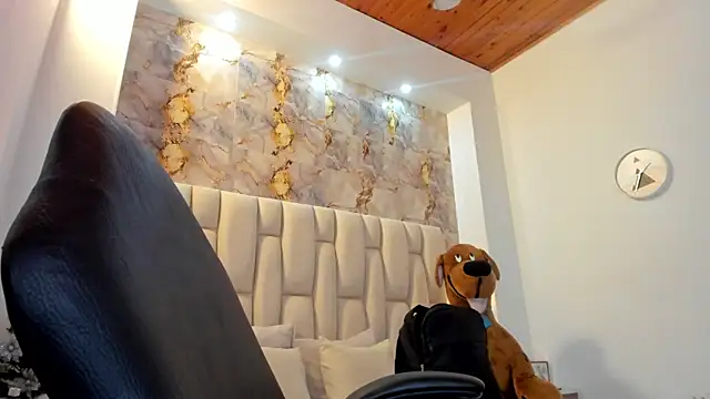 lia mariana online show from 12/01/25, 06:42