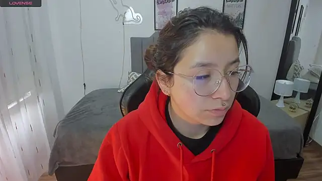 Amy joones online show from 11/03/25, 01:37