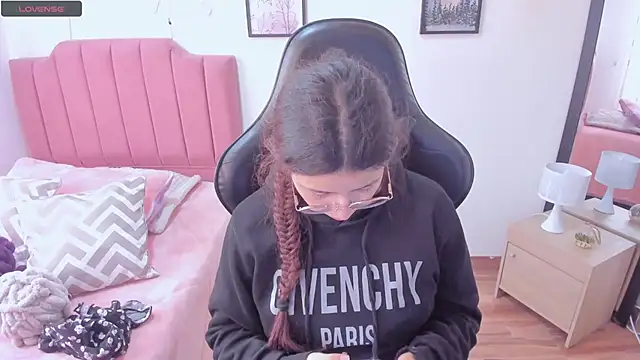 Amy joones online show from 12/04/25, 12:48