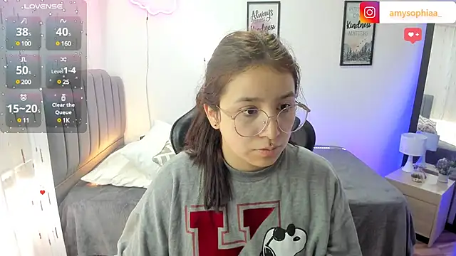 Snapshot of Amy_joones chatting on 03/18/25, 01:44 Amy joones online show from 03/18/25, 01:44