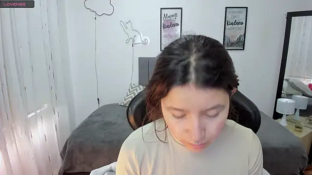 Snapshot of Amy_joones chatting on 09/24/25, 12:00 Amy joones online show from 09/24/25, 12:00