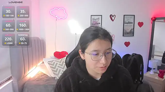 Snapshot of Amy_joones chatting on 02/21/25, 01:33 Amy joones online show from 02/21/25, 01:33