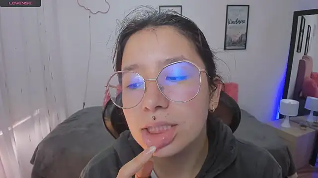 Amy joones online show from 11/10/25, 01:05