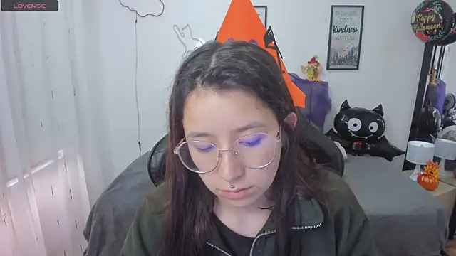 Amy joones online show from 10/31/25, 12:57