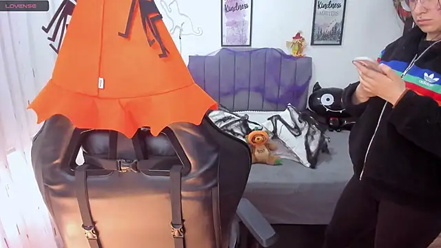 Amy joones online show from 10/25/25, 01:01