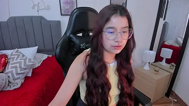 Snapshot of Amy_joones chatting on 02/06/26, 12:01 Amy joones online show from 02/06/26, 12:01