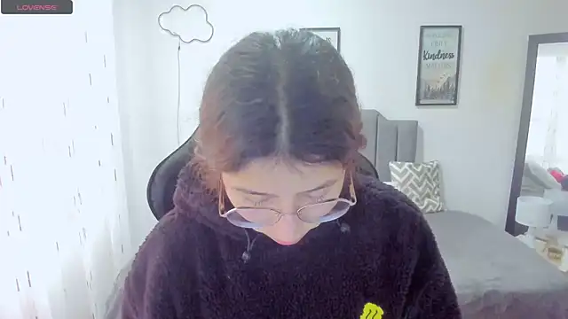 Snapshot of Amy_joones chatting on 09/11/25, 11:32 Amy joones online show from 09/11/25, 11:32