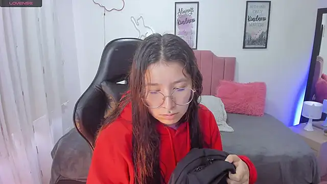 Amy joones online show from 11/08/25, 12:42