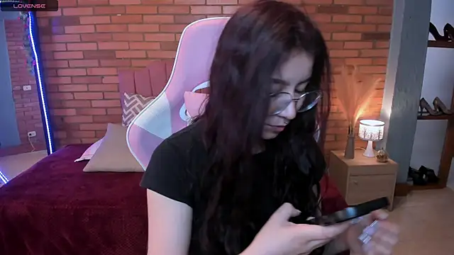 Amy joones online show from 06/10/26, 11:44