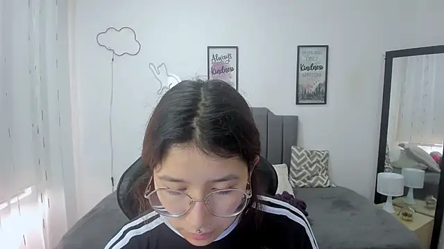 Snapshot of Amy_joones chatting on 09/20/25, 02:00 Amy joones online show from 09/20/25, 02:00