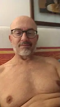 Snapshot of MadProfessor chatting on 10/20/25, 12:17 MadProfessor online show from 10/20/25, 12:17