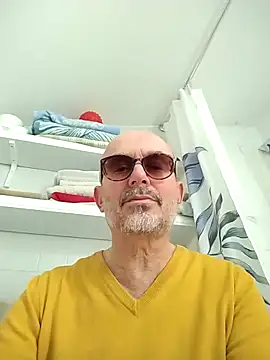 Snapshot of MadProfessor chatting on 03/12/25, 08:08 MadProfessor online show from 03/12/25, 08:08