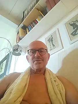 Snapshot of MadProfessor chatting on 09/17/25, 10:17 MadProfessor online show from 09/17/25, 10:17