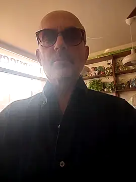 Snapshot of MadProfessor chatting on 03/03/25, 03:32 MadProfessor online show from 03/03/25, 03:32