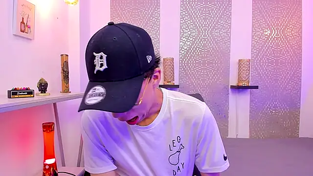 Nikolay Gregori online show from 12/18/25, 04:28